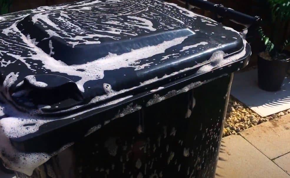 Trash Bin Cleaning